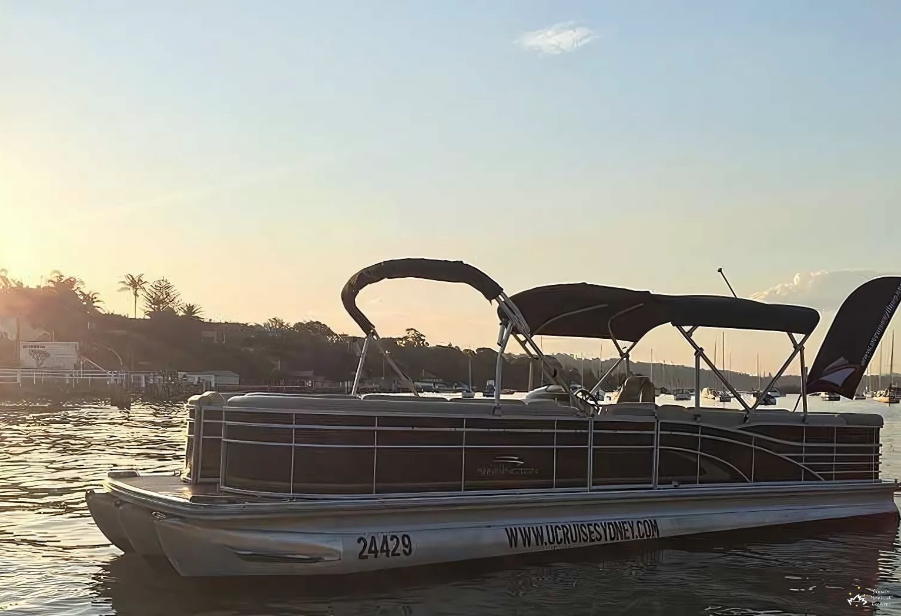 FLOATING LOUNGE Luxury Pontoon New Year's Eve Charter